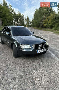Седан Volkswagen Passat 2004 в Киеве