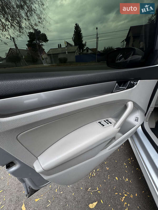 Седан Volkswagen Passat 2015 в Дніпрі