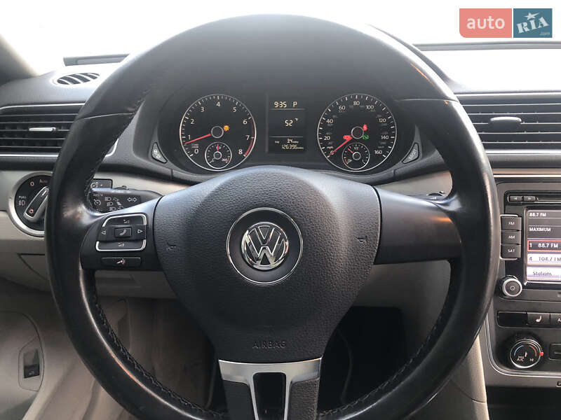 Седан Volkswagen Passat 2015 в Луцке
