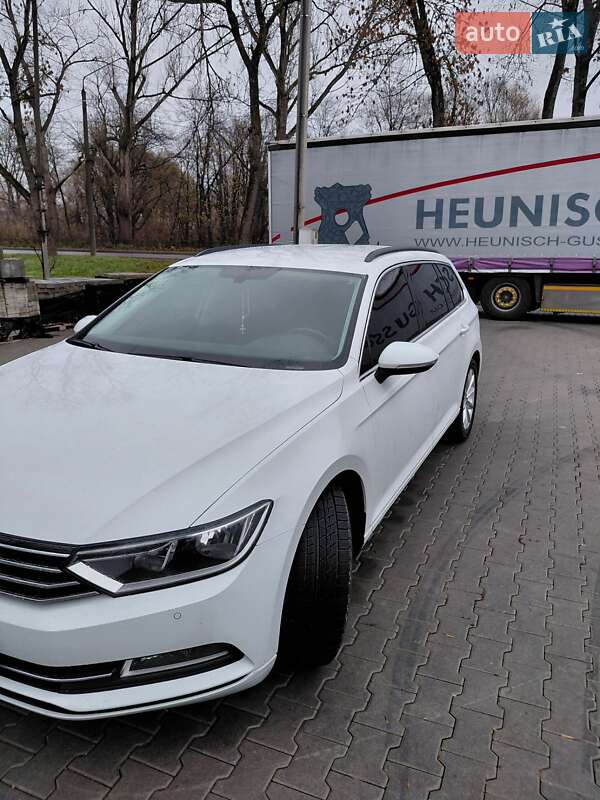 Универсал Volkswagen Passat 2016 в Дрогобыче