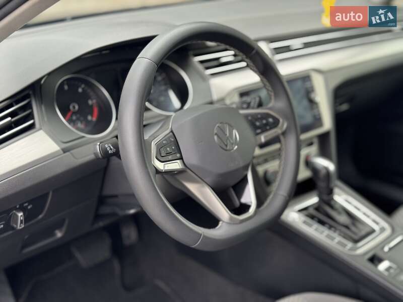 Универсал Volkswagen Passat 2021 в Сваляве