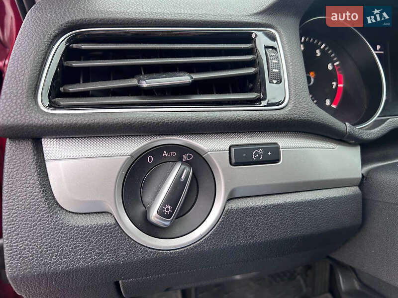 Седан Volkswagen Passat 2016 в Киеве