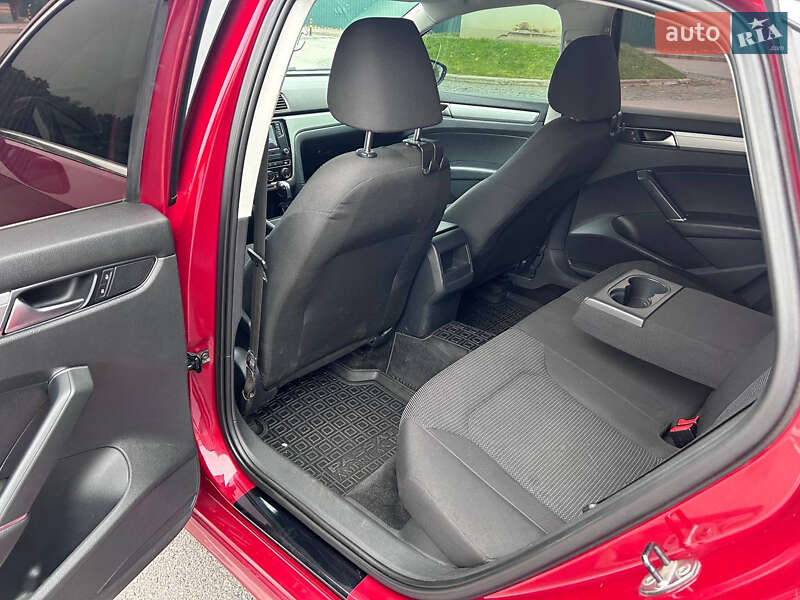 Седан Volkswagen Passat 2016 в Киеве