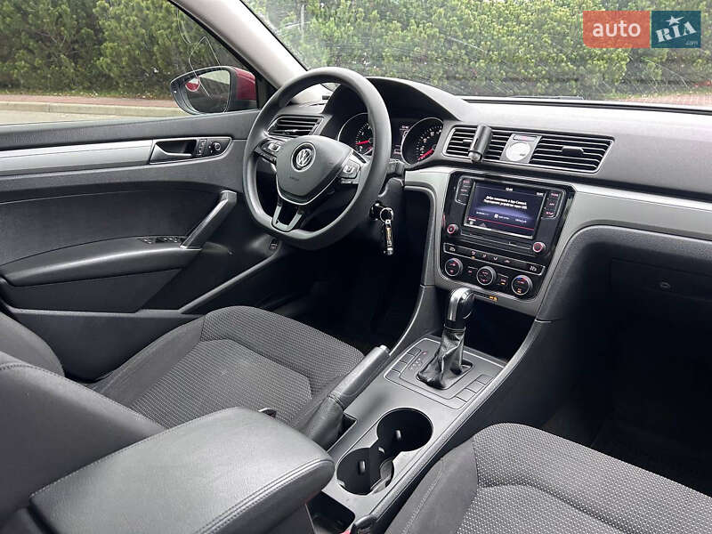 Седан Volkswagen Passat 2016 в Киеве