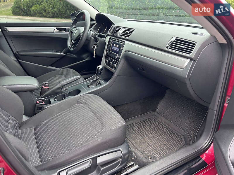 Седан Volkswagen Passat 2016 в Киеве