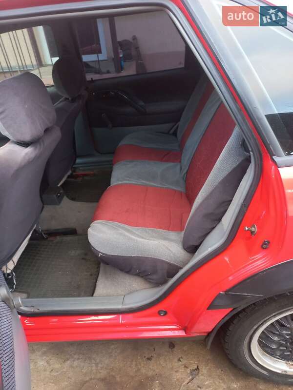 Седан Volkswagen Passat 1995 в Глухове