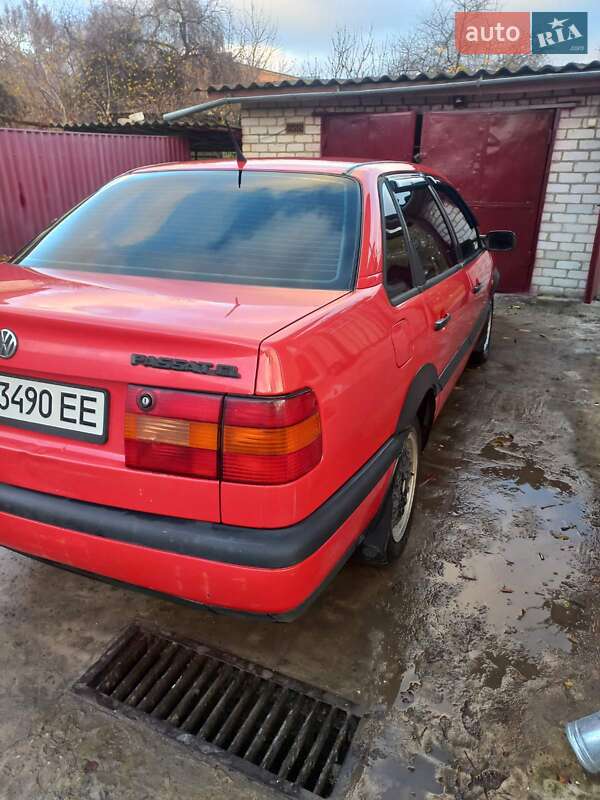 Седан Volkswagen Passat 1995 в Глухове