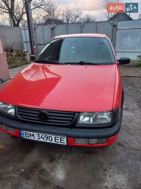 Седан Volkswagen Passat 1995 в Глухове