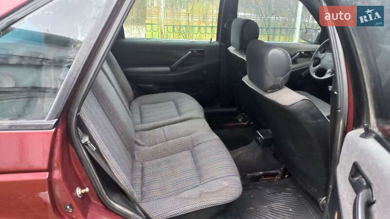 Седан Volkswagen Passat 1991 в Гайсине