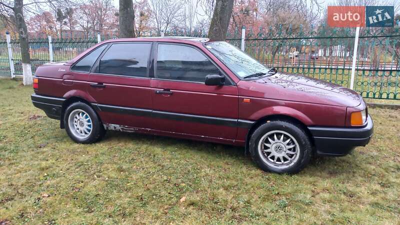 Седан Volkswagen Passat 1991 в Гайсине