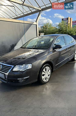 Седан Volkswagen Passat 2005 в Днепре