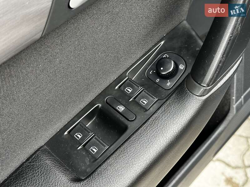 Седан Volkswagen Passat 2014 в Львове