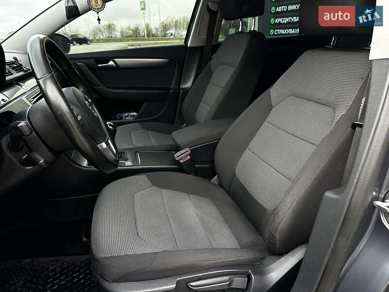 Седан Volkswagen Passat 2014 в Львове