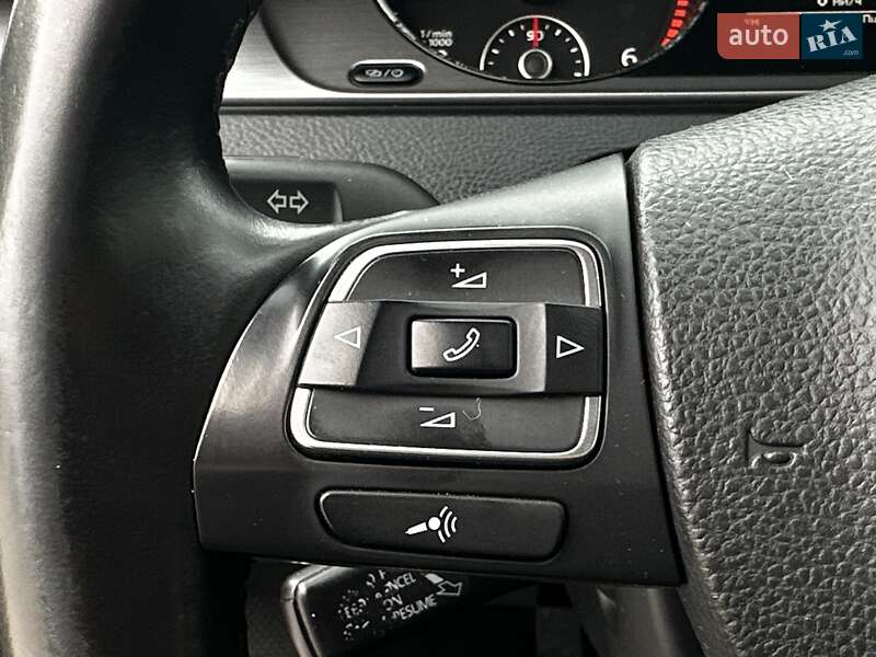 Седан Volkswagen Passat 2014 в Львове