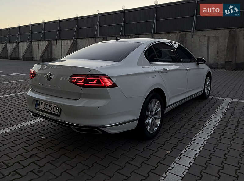 Седан Volkswagen Passat 2017 в Ивано-Франковске