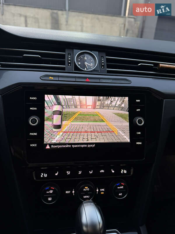 Седан Volkswagen Passat 2017 в Ивано-Франковске