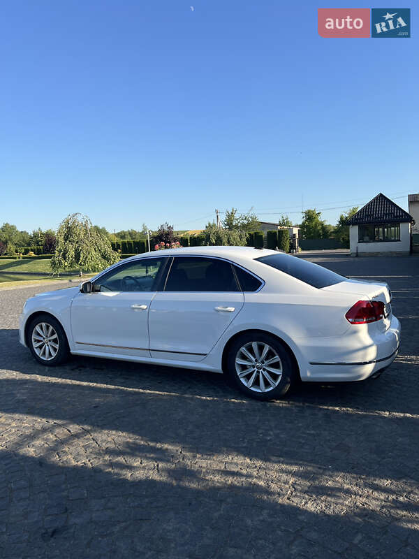 Седан Volkswagen Passat 2012 в Львове