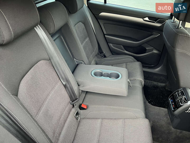 Универсал Volkswagen Passat 2015 в Львове фото 17 Универсал Volkswagen Passat 2015 в Львове