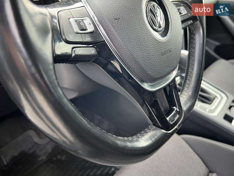 Универсал Volkswagen Passat 2015 в Львове фото 25 Универсал Volkswagen Passat 2015 в Львове