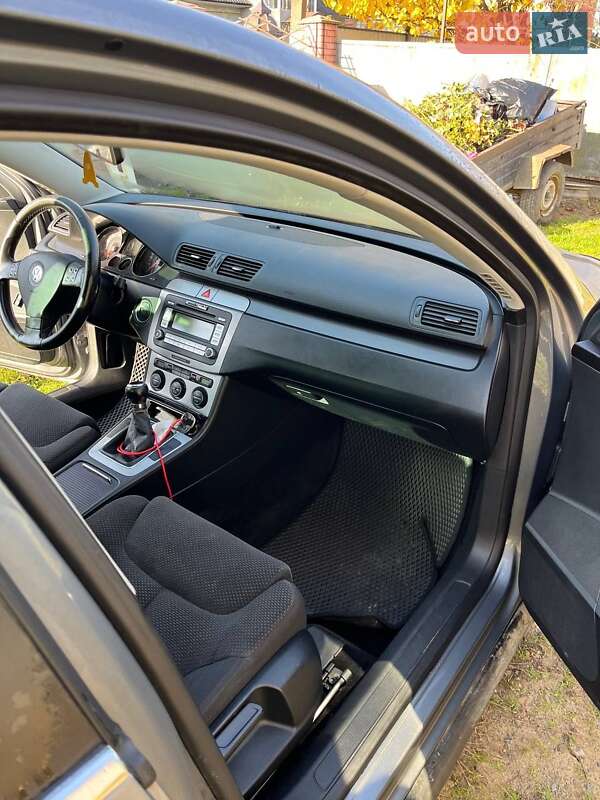 Седан Volkswagen Passat 2006 в Горбовой фото 10 Седан Volkswagen Passat 2006 в Горбовой