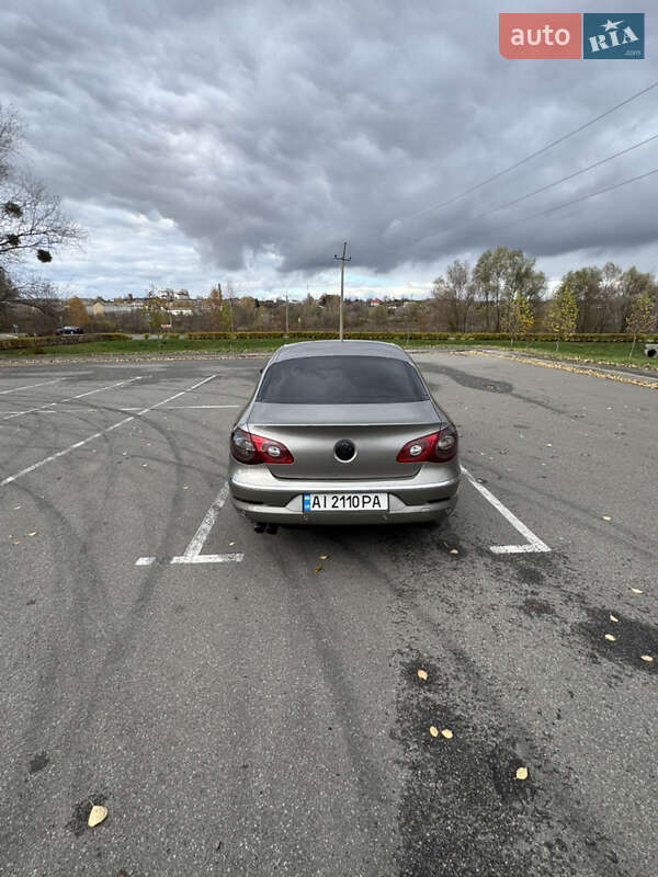 Седан Volkswagen Passat 2010 в Буче