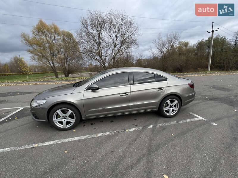 Седан Volkswagen Passat 2010 в Буче