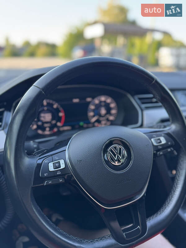 Универсал Volkswagen Passat 2017 в Почаеве