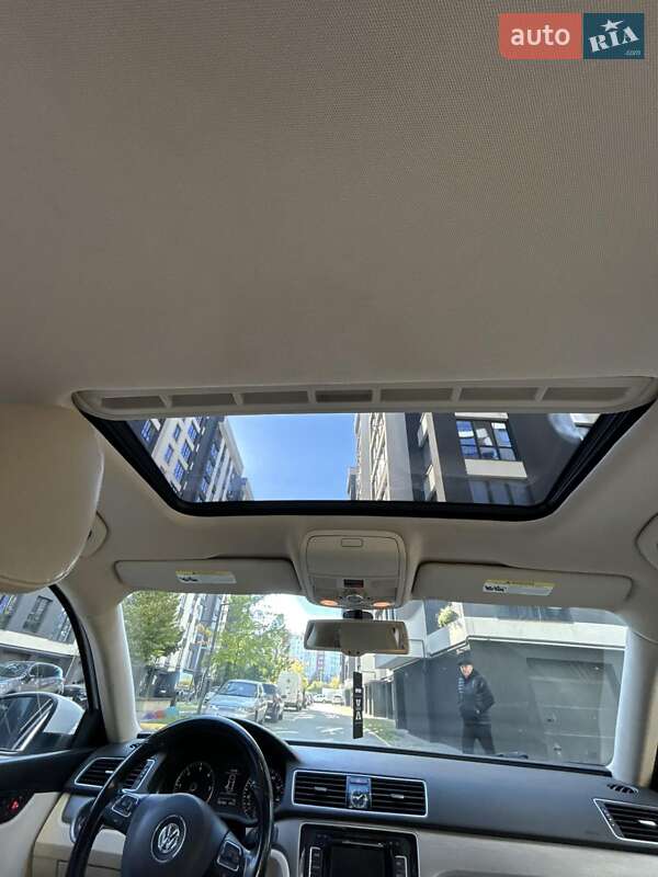 Седан Volkswagen Passat 2014 в Ивано-Франковске