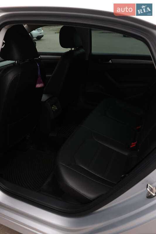 Седан Volkswagen Passat 2014 в Кривом Роге