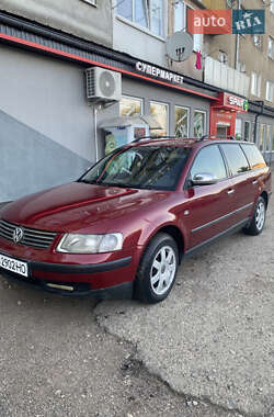 Универсал Volkswagen Passat 1998 в Самборе