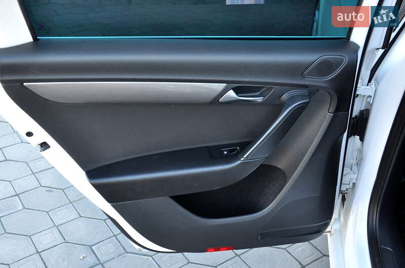 Универсал Volkswagen Passat 2011 в Львове фото 18 Универсал Volkswagen Passat 2011 в Львове