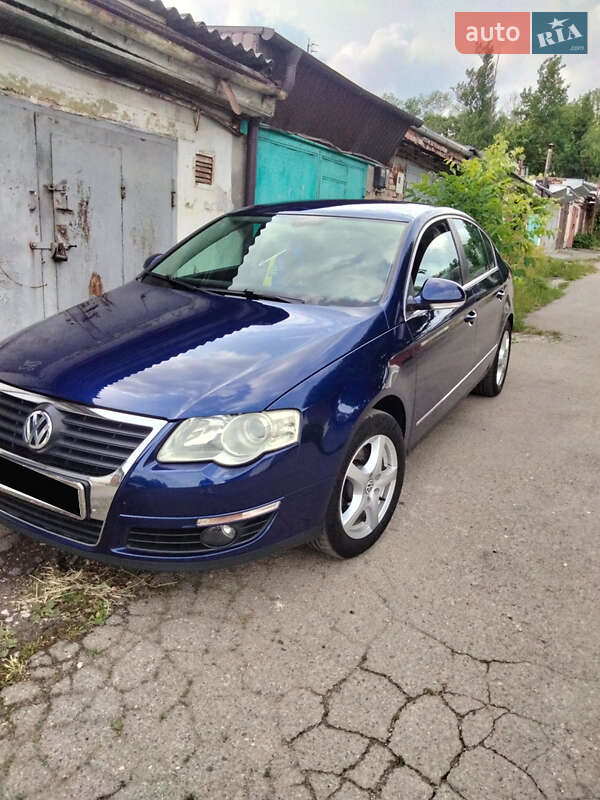 Седан Volkswagen Passat 2005 в Валках