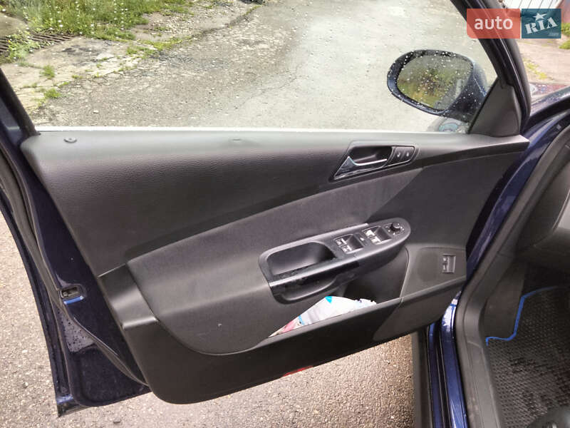 Седан Volkswagen Passat 2005 в Валках