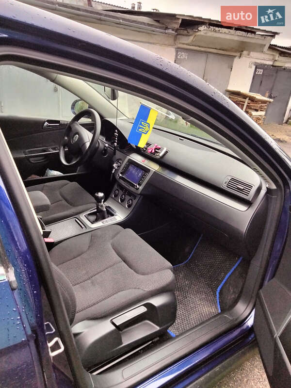 Седан Volkswagen Passat 2005 в Валках