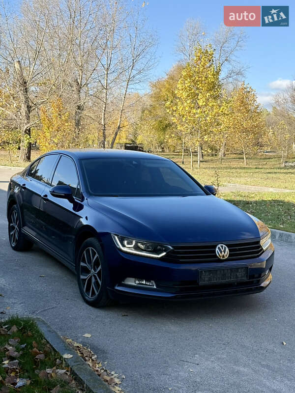 Седан Volkswagen Passat 2018 в Днепре