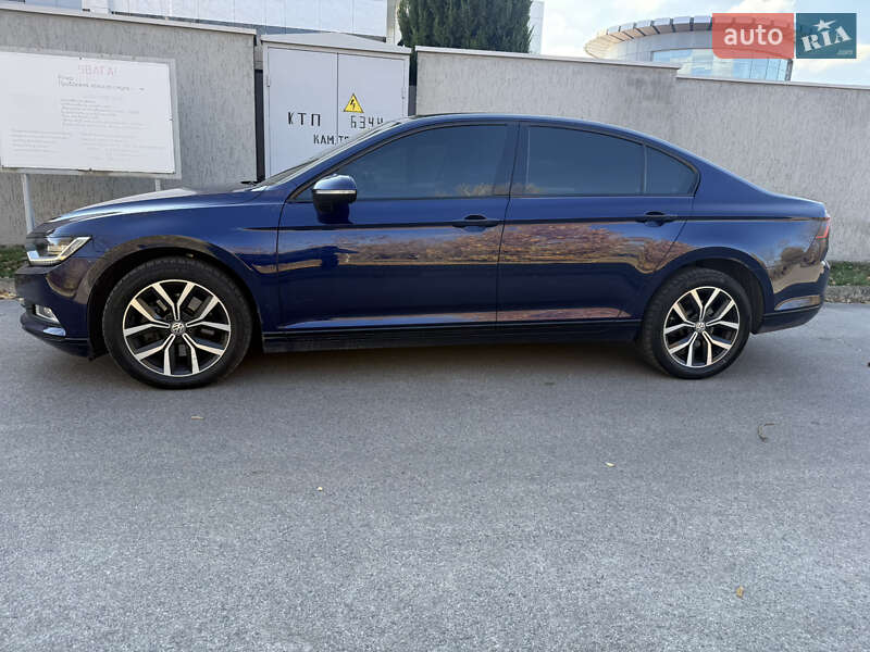 Седан Volkswagen Passat 2018 в Днепре