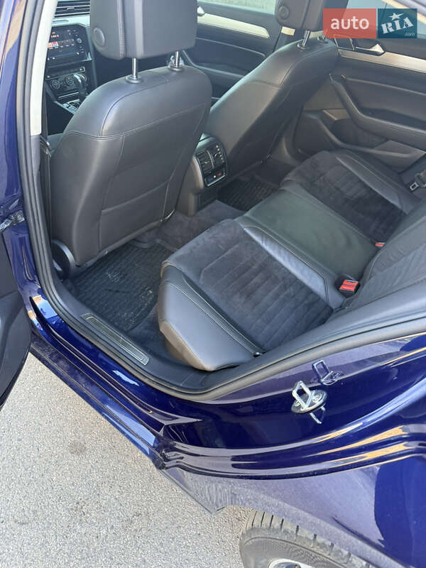 Седан Volkswagen Passat 2018 в Днепре