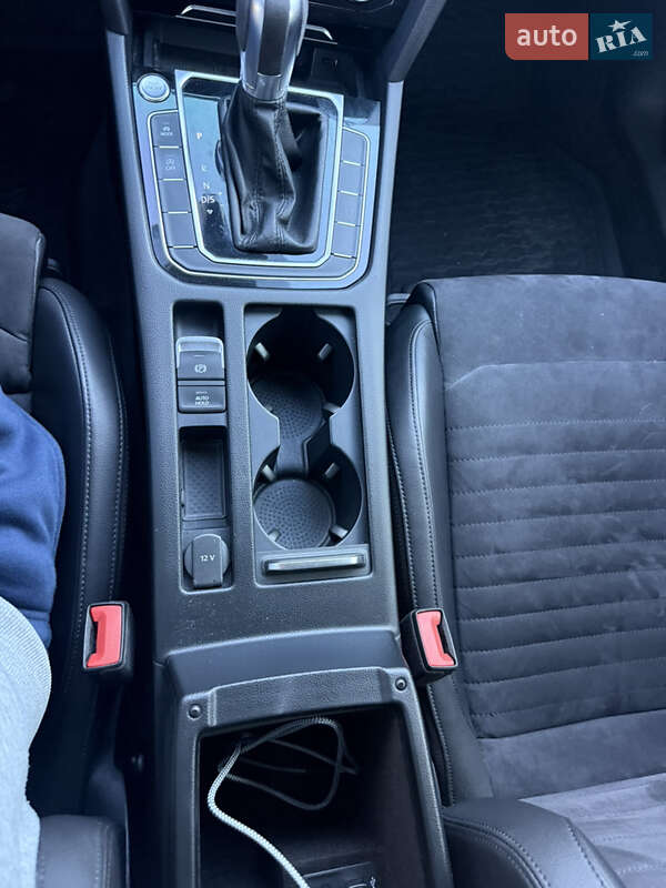 Седан Volkswagen Passat 2018 в Днепре