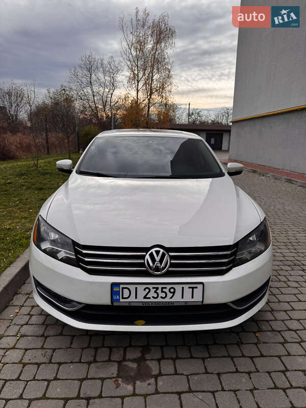 Седан Volkswagen Passat 2013 в Ивано-Франковске