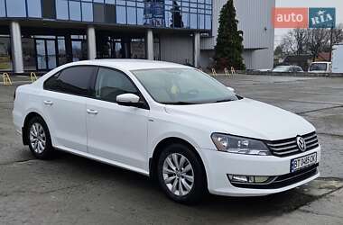 Седан Volkswagen Passat 2014 в Черновцах