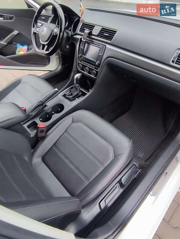 Седан Volkswagen Passat 2018 в Києві