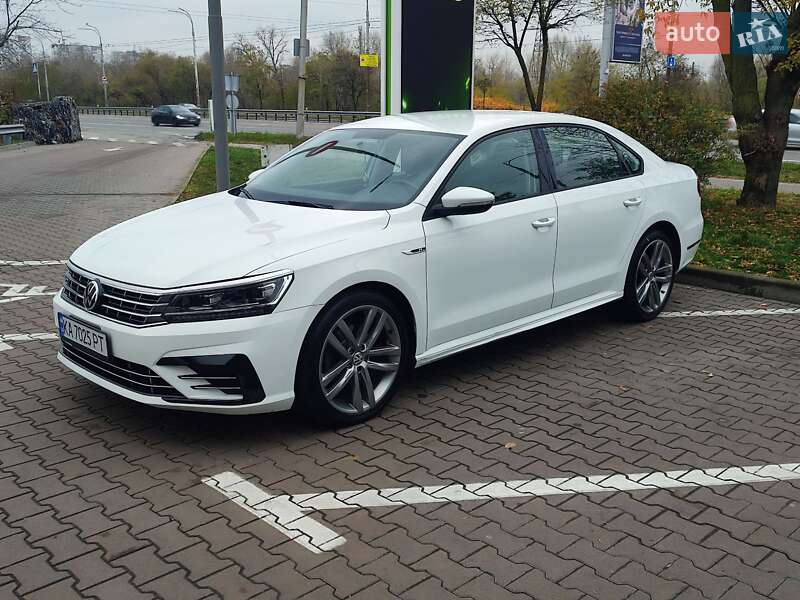 Седан Volkswagen Passat 2018 в Києві