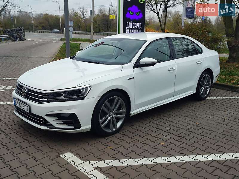 Седан Volkswagen Passat 2018 в Києві