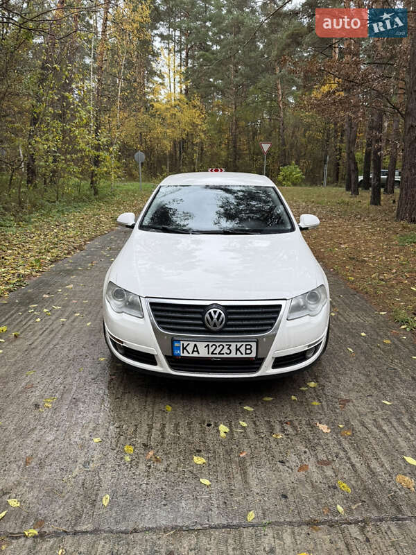 Седан Volkswagen Passat 2010 в Киеве