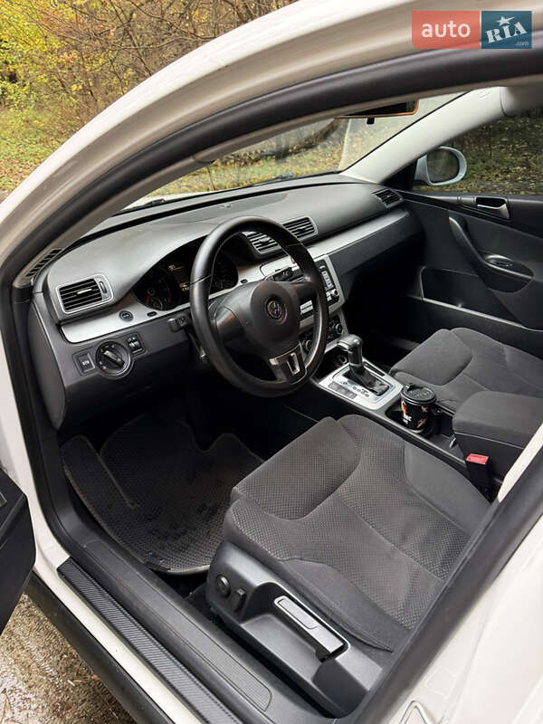 Седан Volkswagen Passat 2010 в Киеве