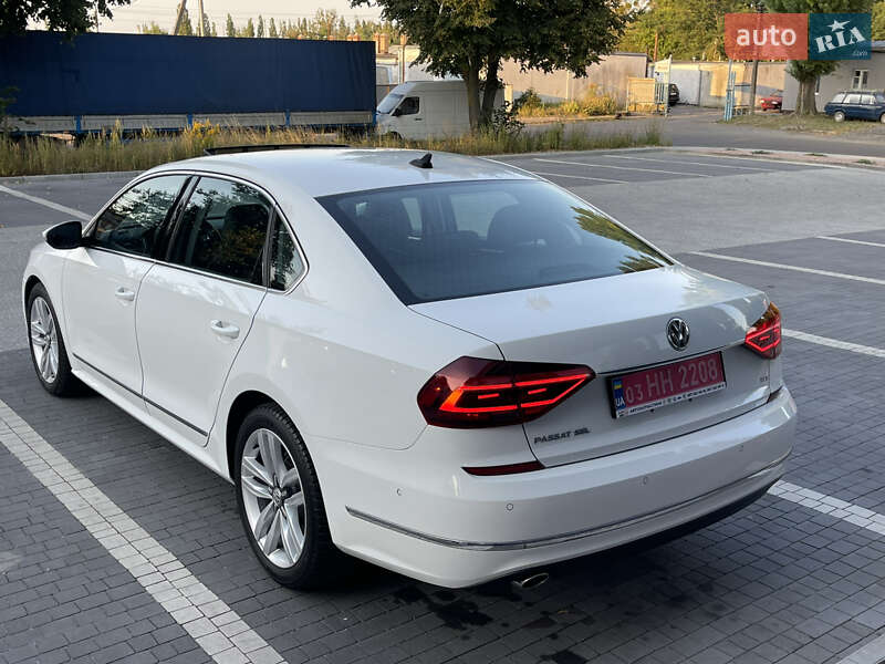 Седан Volkswagen Passat 2017 в Ровно