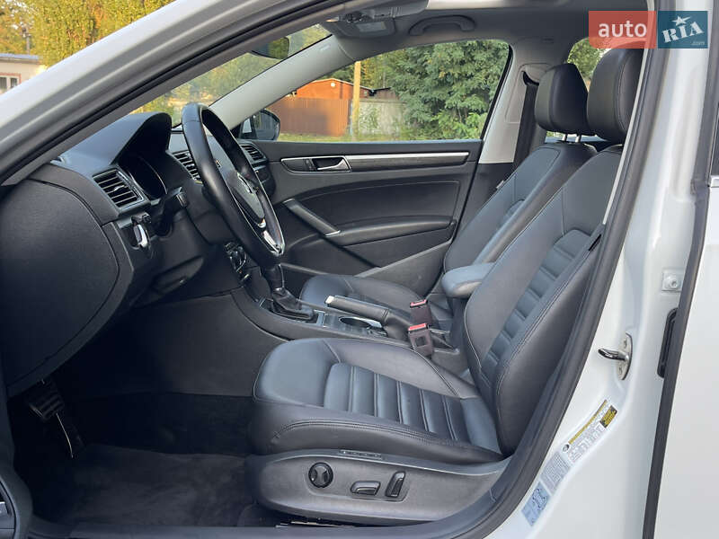 Седан Volkswagen Passat 2017 в Ровно
