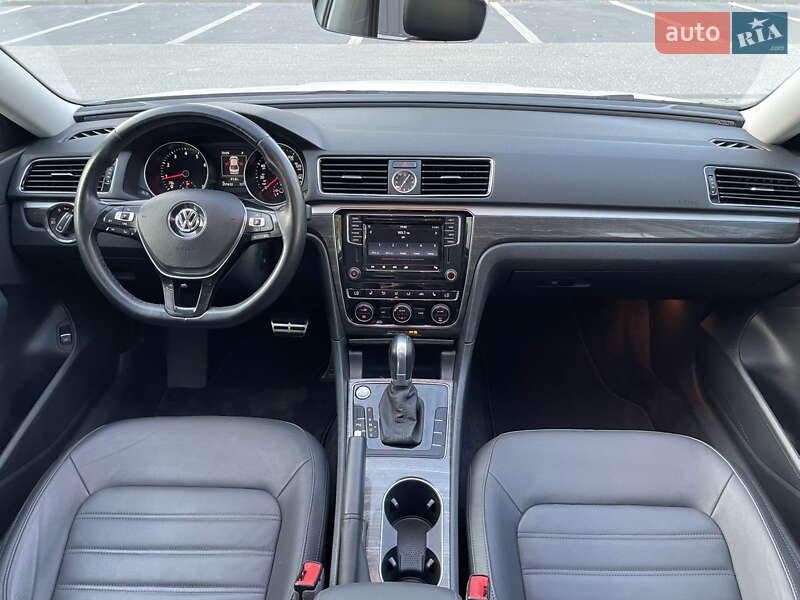 Седан Volkswagen Passat 2017 в Ровно