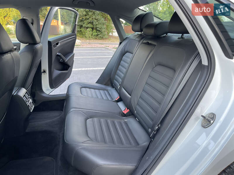 Седан Volkswagen Passat 2017 в Ровно