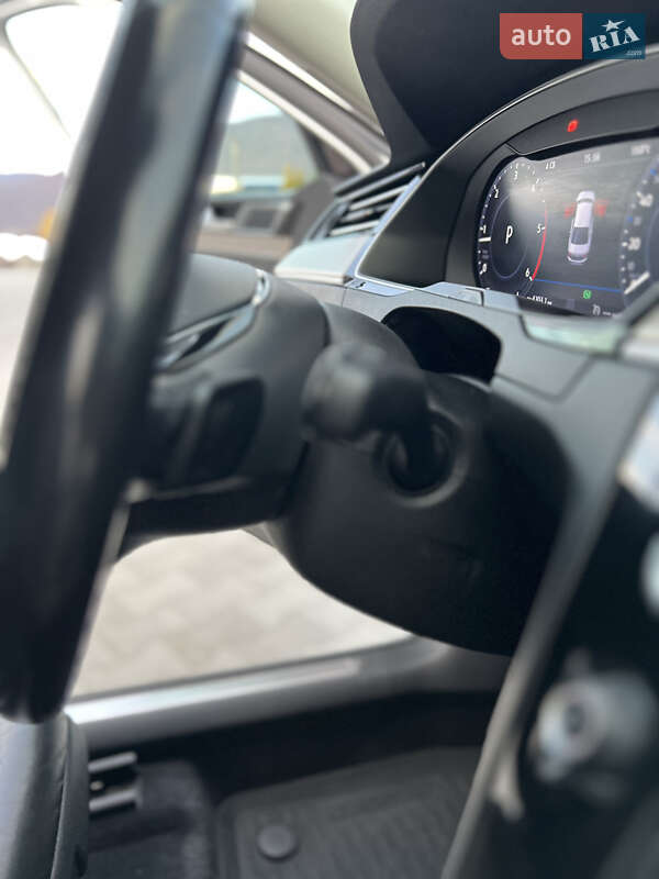 Седан Volkswagen Passat 2017 в Хусте